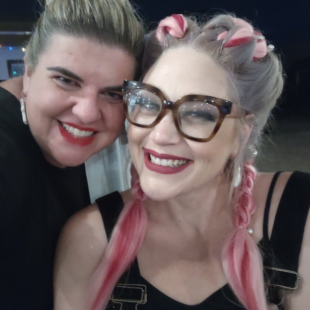 Meet your Poshers, Shannon and Morgan!